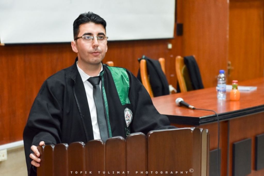 منح الباحث الصيدلاني طارق أحمد درجة الماجستير في التشخيص المخبري بمرتبة شرف
