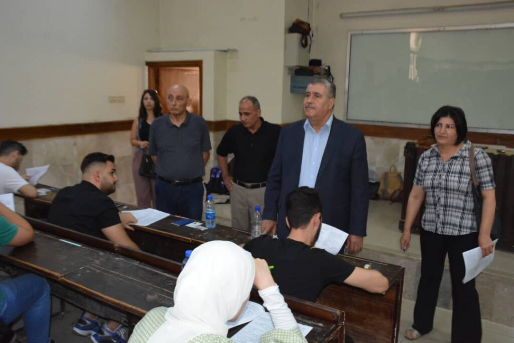 Une tournée d’inspection du dernier examen de l’année préparatoire à l’Université Al Baath