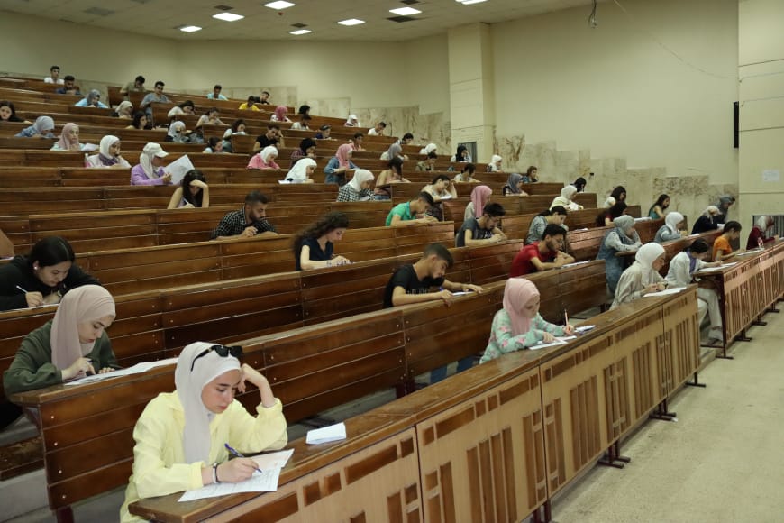 /1300/ étudiants se sont présentés au test d'admission au département d'anglais au sein de l'Université Al Baath