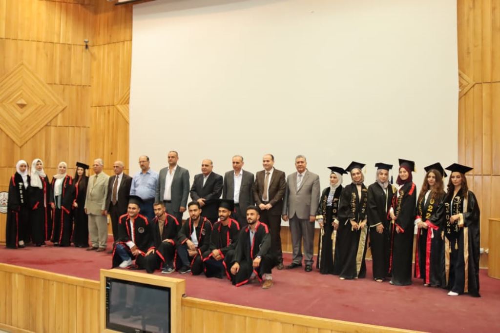 جامعة البعث تكرم خريجي الدفعة 42 من كلية العلوم