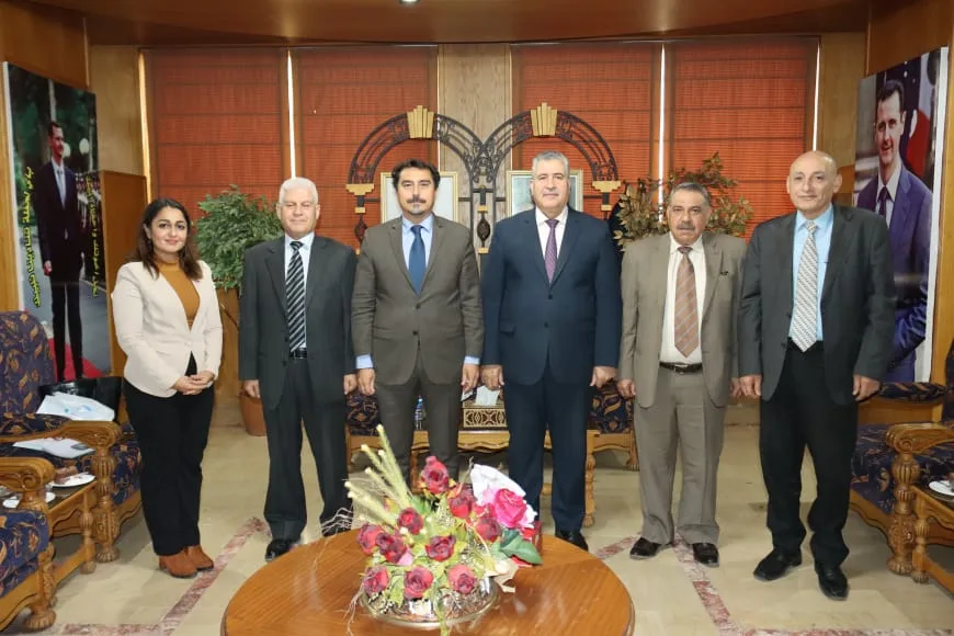 Discuter les moyens de coopération entre l'Université Al Baath et les universités au Chili
