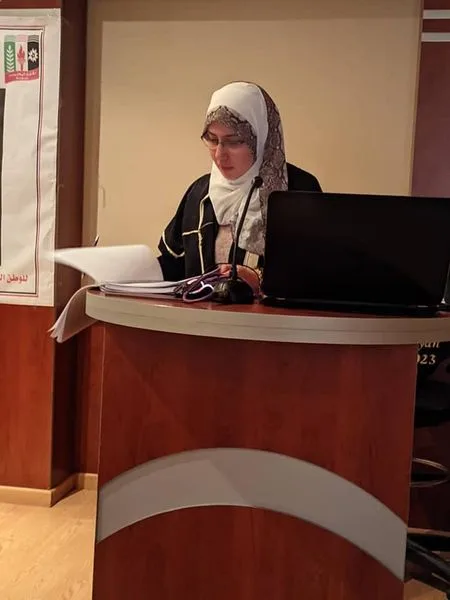 La chercheuse Bayan Ziad Al Kilani a soutenu sa thèse de doctorat en chimie.inorganique