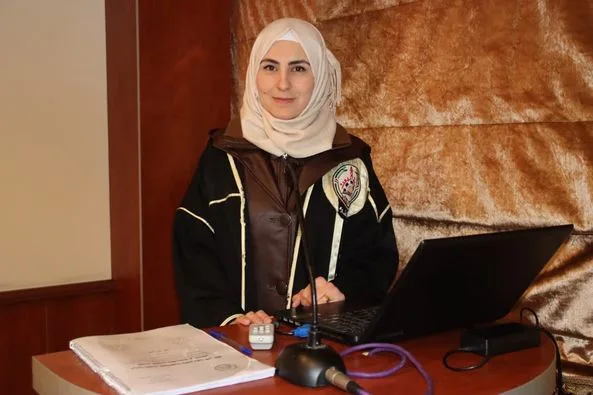 La chercheuse Najwa Ahmad Njoum a soutenu sa thèse de doctorat en mathématiques.