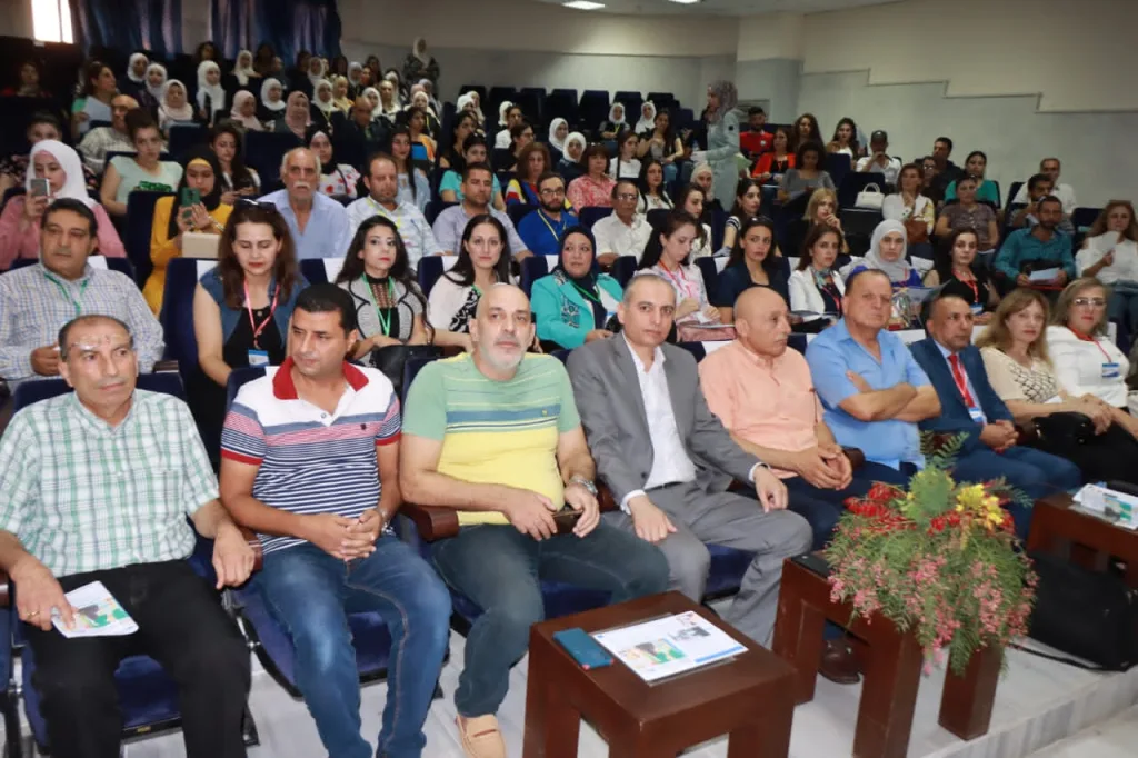 Le premier symposium pédagogique à la Faculté d'Éducation 2 au sein de l'Université Al-Baath